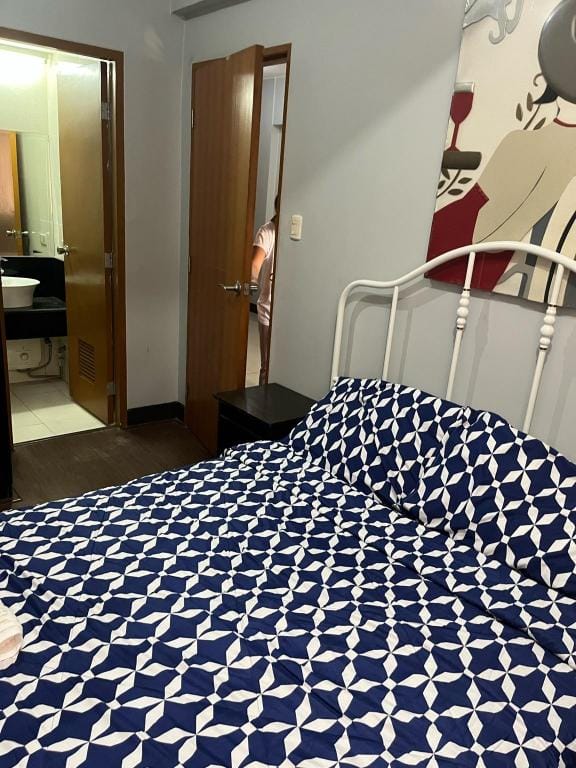 Our place is a "HOME AWAY FROM HOME"across T3. Apartment in Pasay