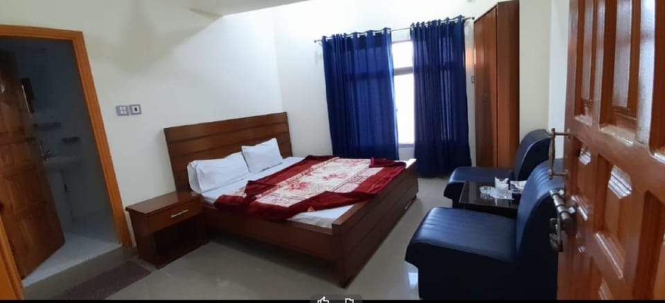 Seven Eleven Guest House Apartment in Pakistan