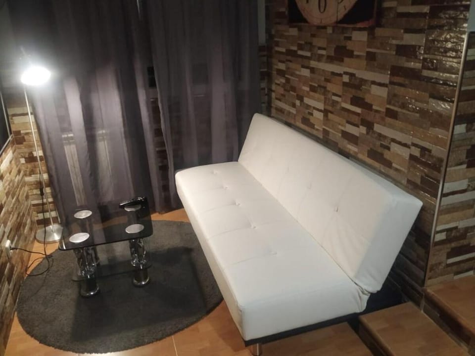 PISITO DELUXE 1 ROOM, BARAJAS cerca del aeropuerto Vacation rental in Madrid