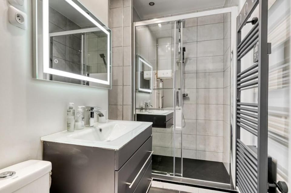 Central nice apartment 2 steps Le Marais -Republic Apartment in Paris