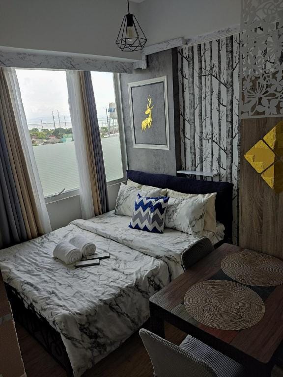 Hotel Condo + Laguna Bay View + Netflix Vacation rental in Muntinlupa