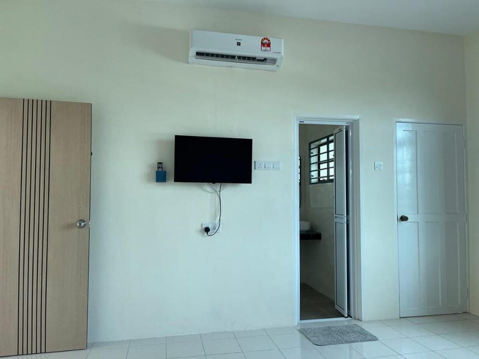 AiNad Guesthouse, Ipoh. 3 bedrooms & 3 bathrooms Apartment in Ipoh