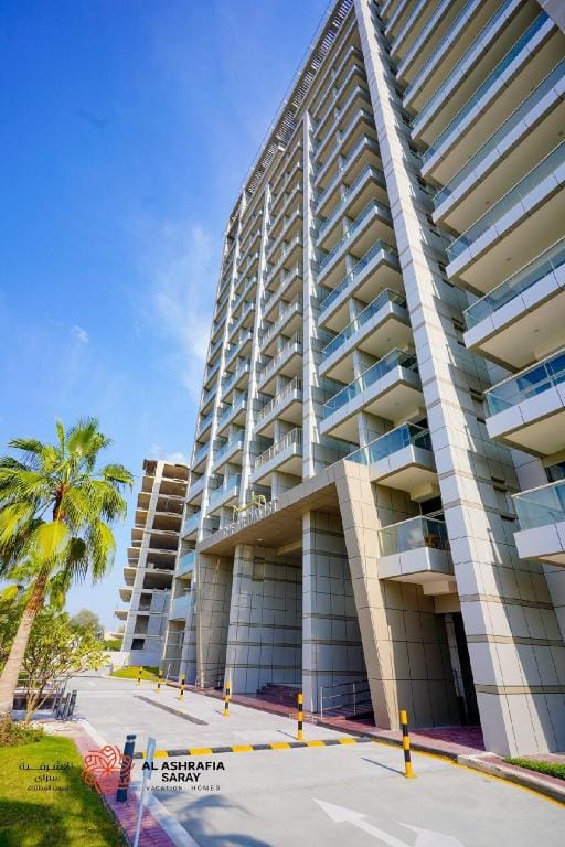 Elegant 1BR apartment in Sport City Apartment in Dubai