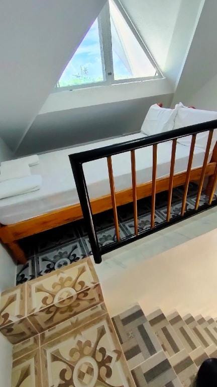 Ivory Castle, Room 4 - good for 8 guests with AC Apartment in Central Visayas