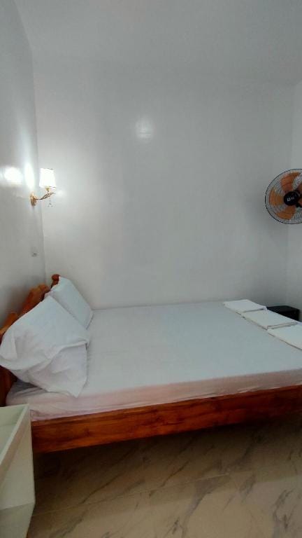 Ivory Castle, Room 4 - good for 8 guests with AC Apartment in Central Visayas
