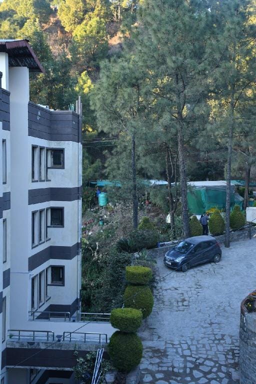 Solace Suites - Kasauli & Barog First Hometel Apartment in Himachal Pradesh
