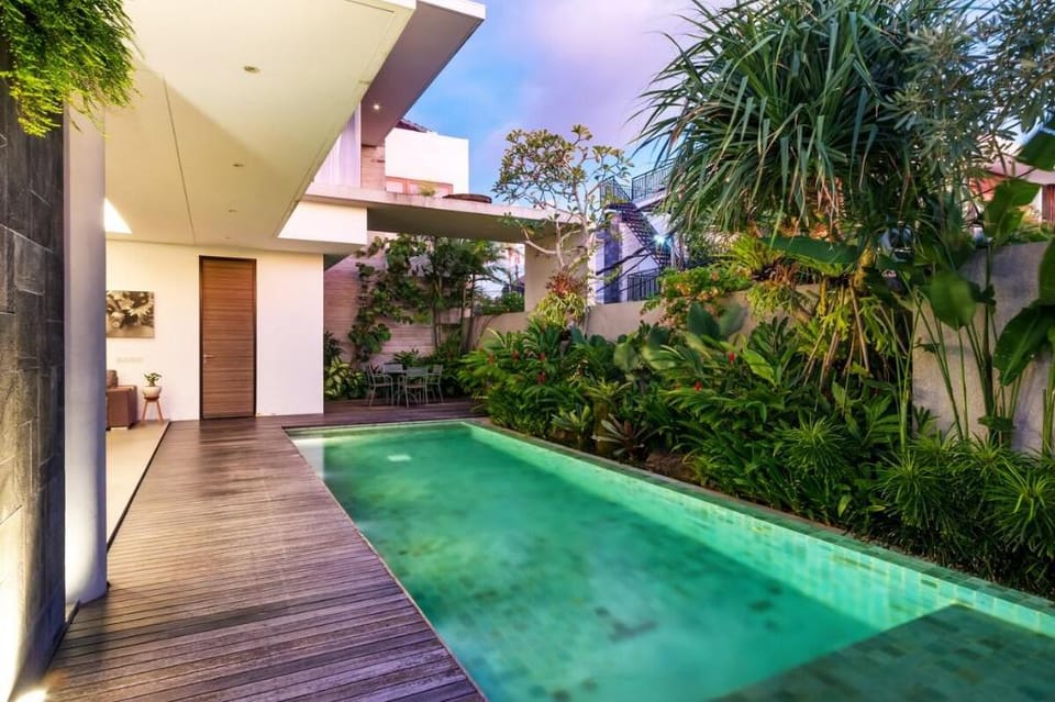 Swan Villa R by Villa Finder Villa in North Kuta