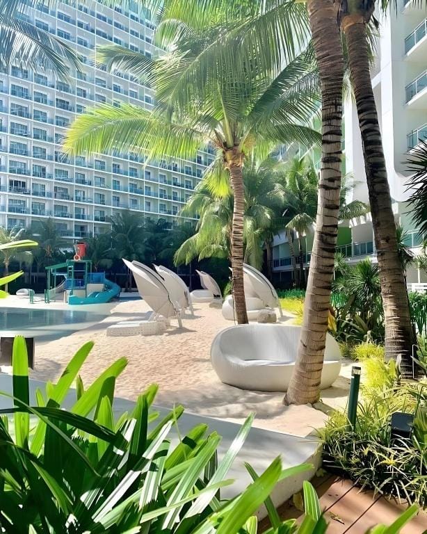 Azure Affordable Staycation Hotel in Paranaque