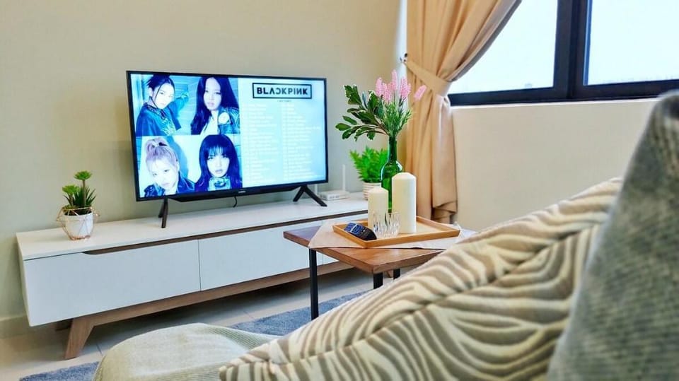 Cozy Home @Encorp Strand Mall ~TGV~Alpha IVF ~4Pax Vacation rental in Petaling Jaya