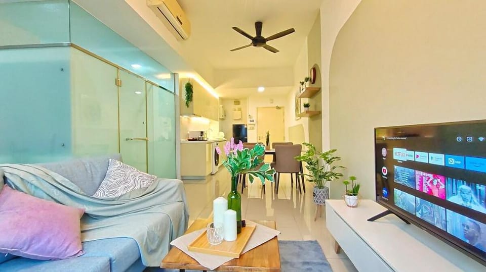 Cozy Home @Encorp Strand Mall ~TGV~Alpha IVF ~4Pax Vacation rental in Petaling Jaya