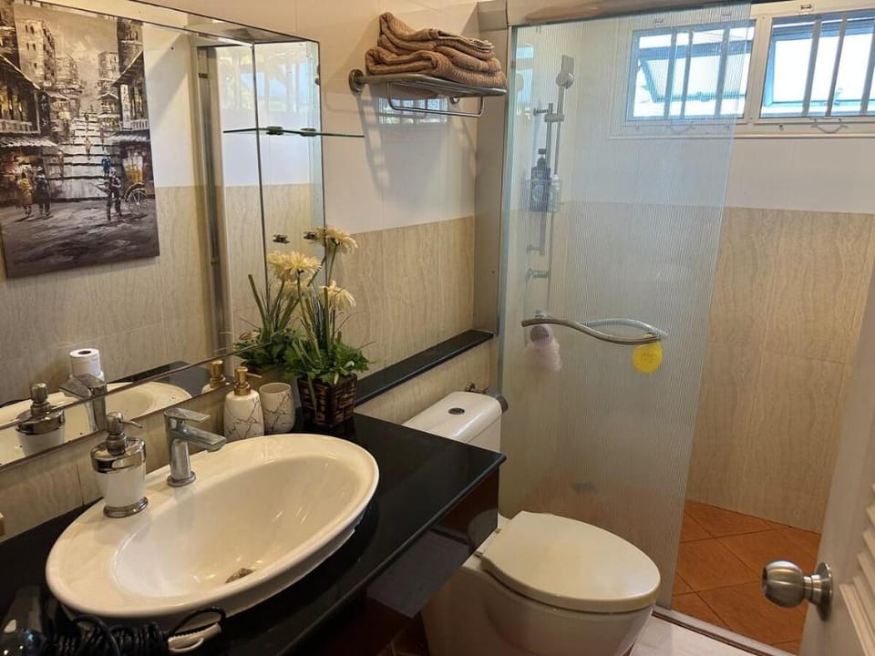 Muhteşem lokasyon havuzlu villa Villa in Chalong