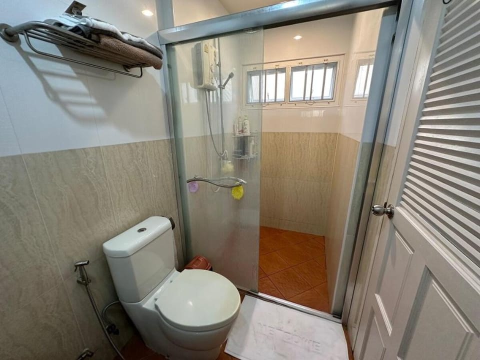 Muhteşem lokasyon havuzlu villa Villa in Chalong