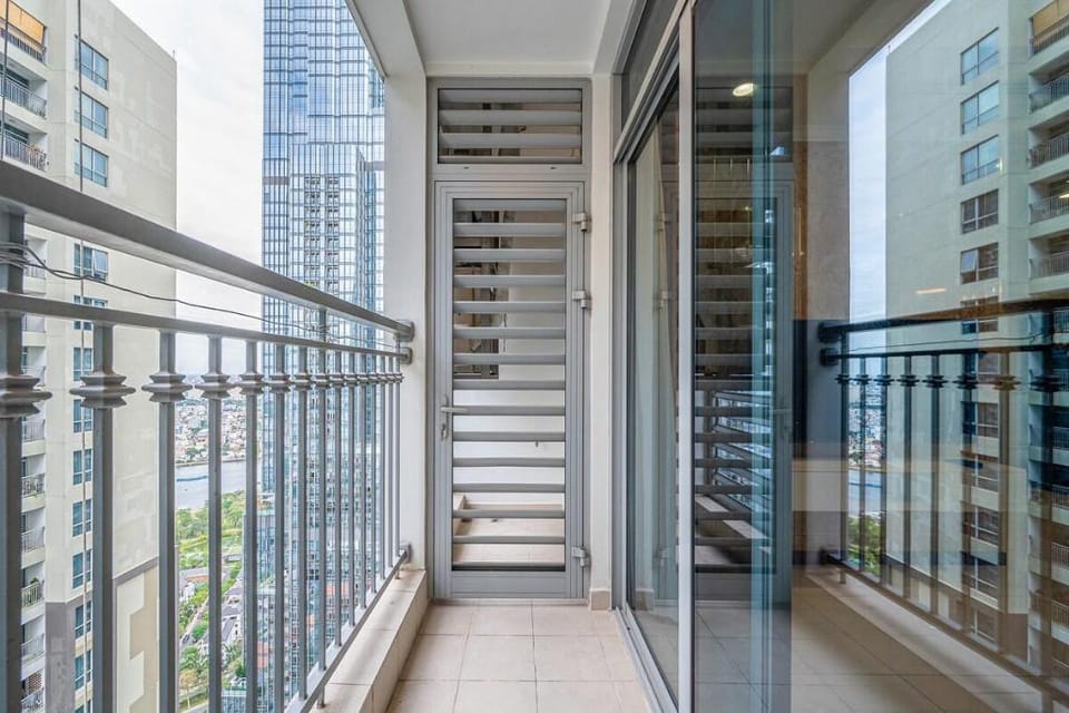 Vinhomes - 2 bedrooms apartment by Mai’s House Apartment in Ho Chi Minh City
