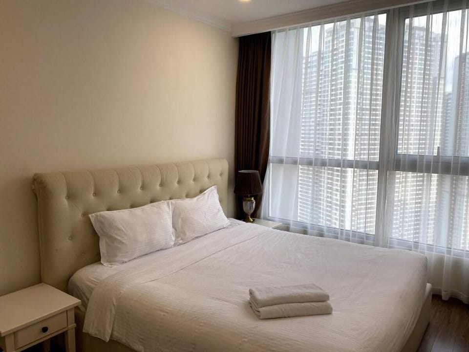Vinhome Central Park Cho Thuê Ba Phòng Ngủ Hai VS  Vacation rental in Ho Chi Minh City