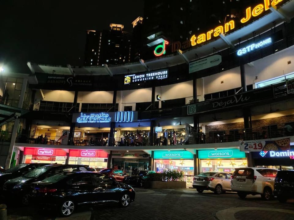 KL city view | 7 mins to TwinTower | 100Mbps Vacation rental in Federal Territory of Kuala Lumpur