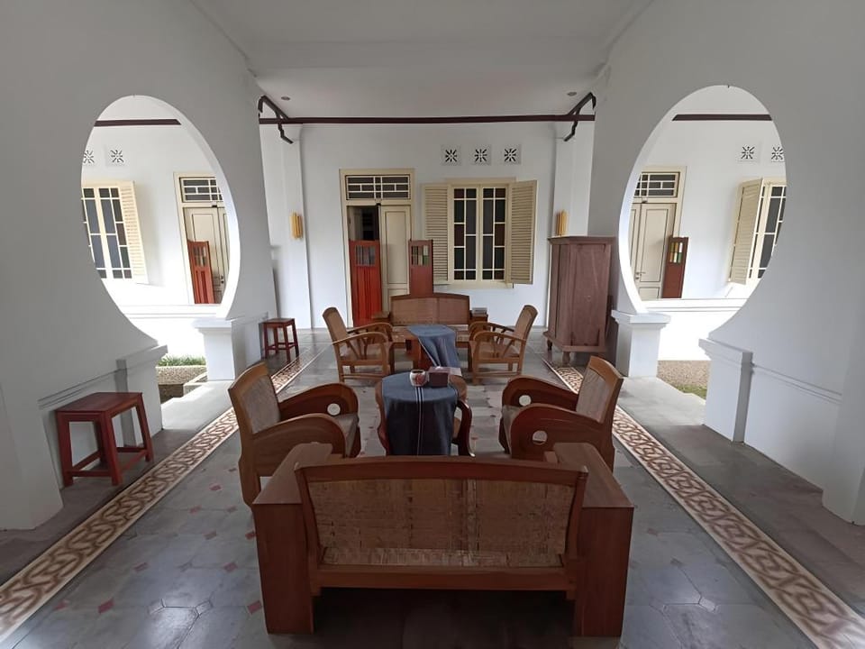 Mruyung Guest House Kota Lama Banyumas Mitra RedDoorz Hotel in Indonesia