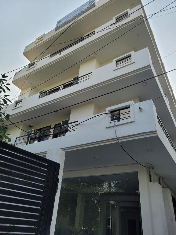 Hotel The Royal Palm Hotel in Noida