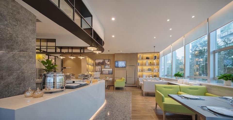 CM Serviced Apartment Shenzhen Dongmen Hotel in Hong Kong