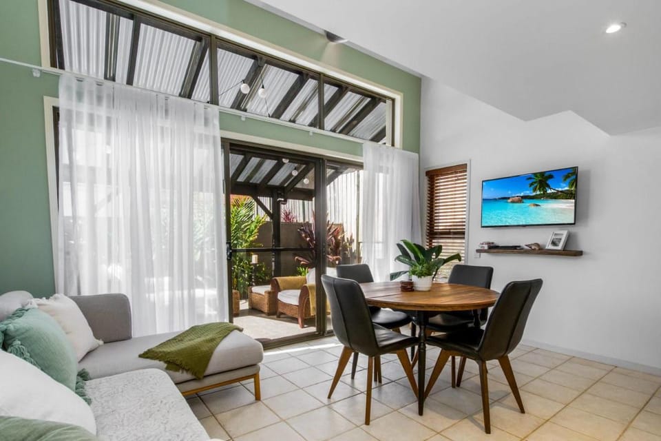 Stunning Family Friendly 2BR Oasis Vacation rental in Gold Coast