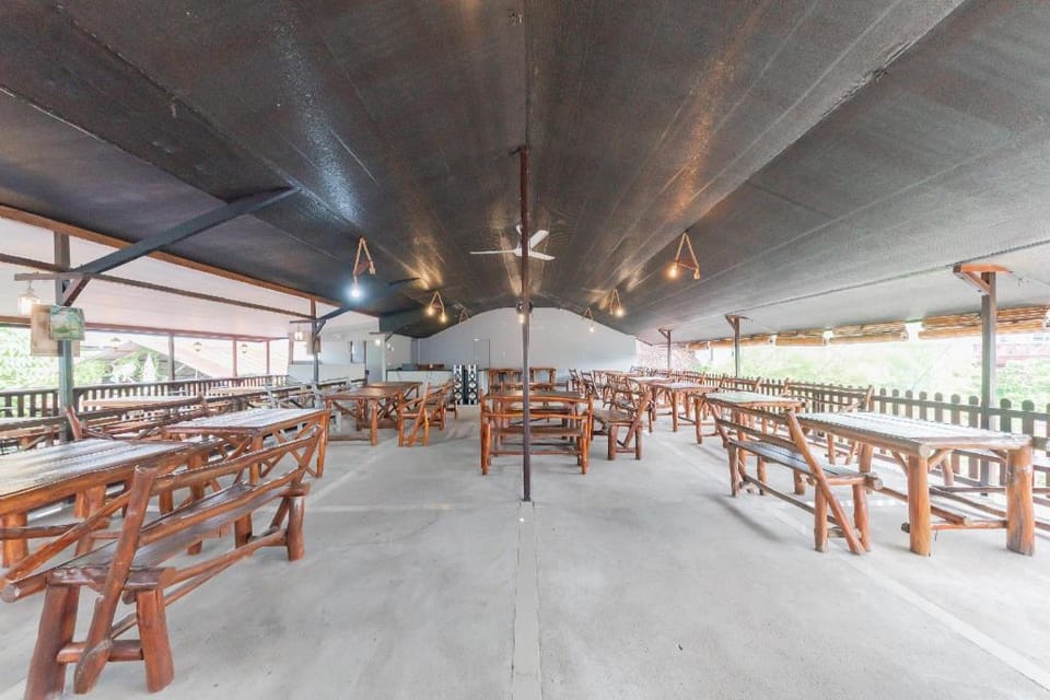 Urbanview Hotel Tropical Ketapang by RedDoorz Hotel in West Java