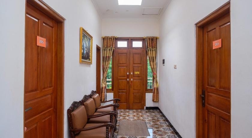 RedDoorz Syariah @ Griya Thamrin Manahan Solo Hotel in Special Region of Yogyakarta