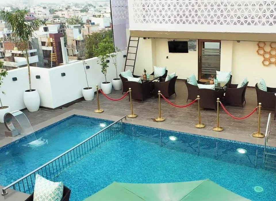 All Seasons Hotel in Lucknow