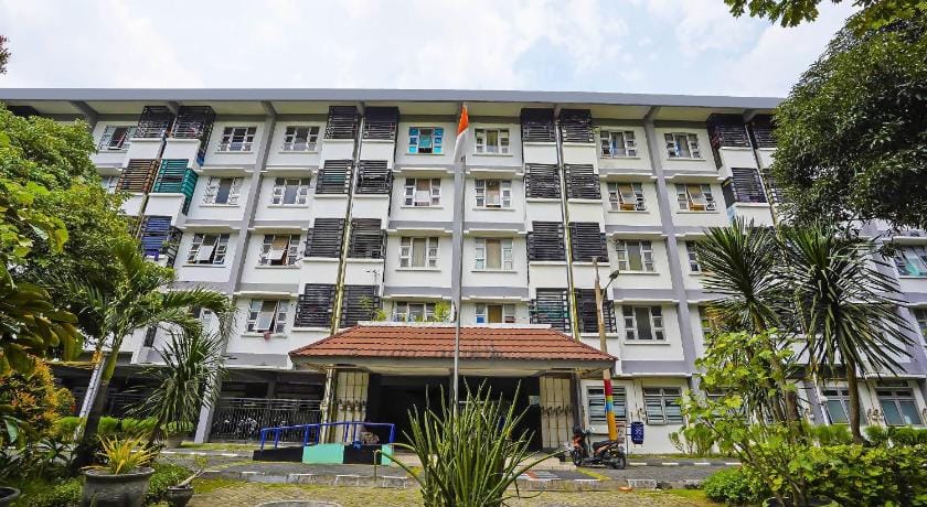 OYO Life 92474 Penginapan Rusunawa Ii Hotel in East Java