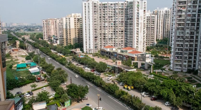 Minimalistic High Rise Stay-Couple Friendly Hotel in Noida