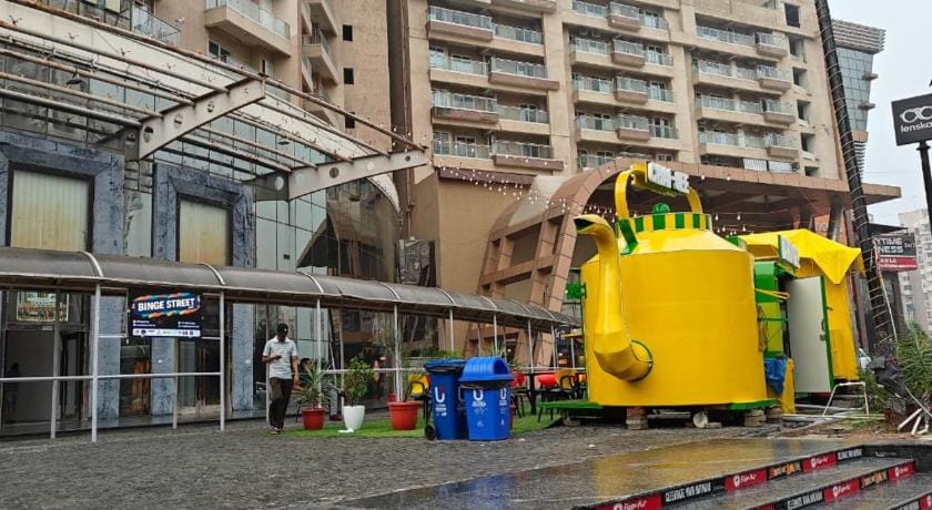 Minimalistic High Rise Stay-Couple Friendly Hotel in Noida