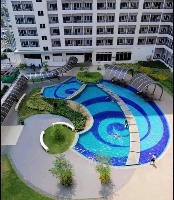 Studio with Free WiFi & Netflix near BGC, Taguig Apartment in Makati
