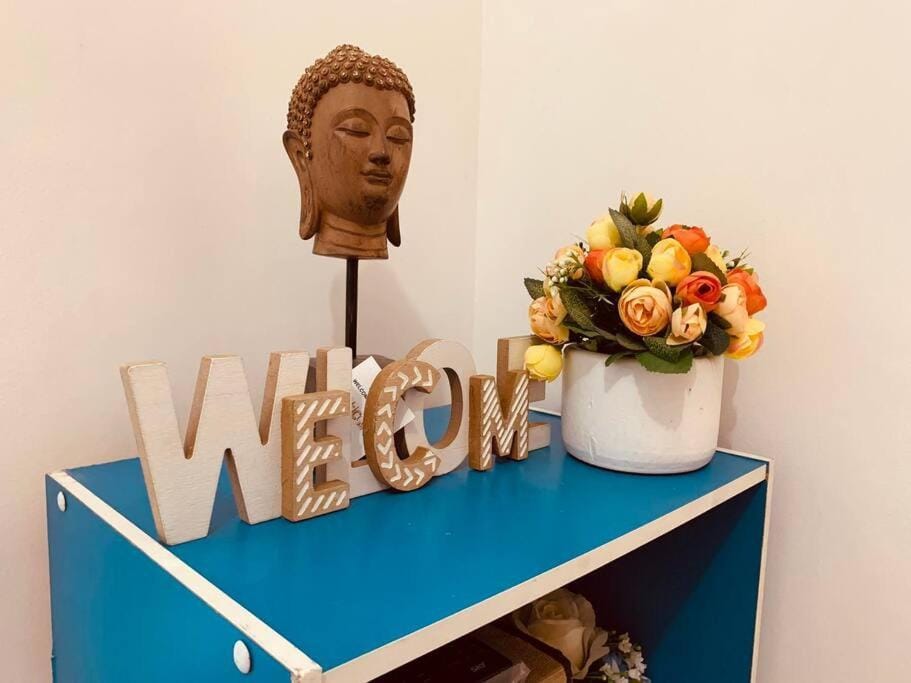 Studio with Free WiFi & Netflix near BGC, Taguig Apartment in Makati