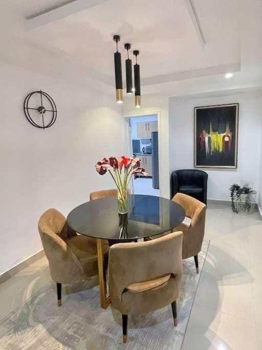 Modern 3 bedroom home Vacation rental in Lagos