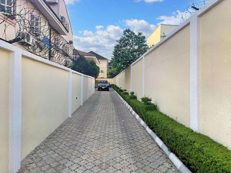 Modern 3 bedroom home Vacation rental in Lagos
