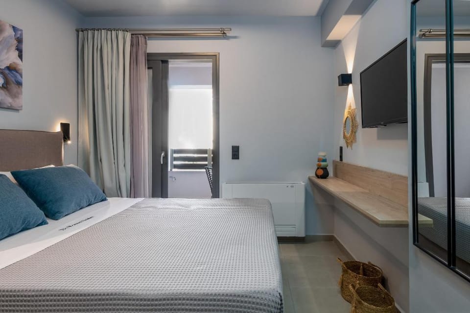 Junior Suite with veranda sleeps 2 adults + 2 ch Apartment in Argostolion