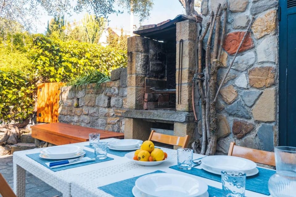 Lemon Apartment with Garden and Sea View by Wonderful Italy Apartment in Bordighera