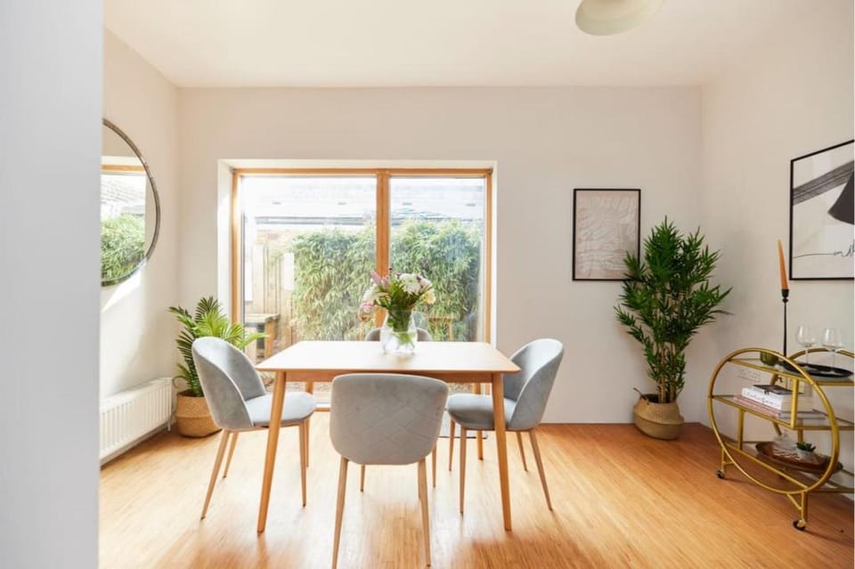 The Southwark Wonder - Charming 1BDR Flat with Patio Apartment in London Borough of Southwark