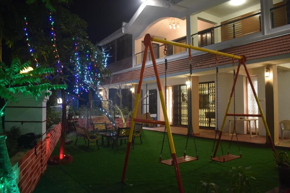 Luxurious property with spacious 11 rooms  Vacation rental in Maharashtra