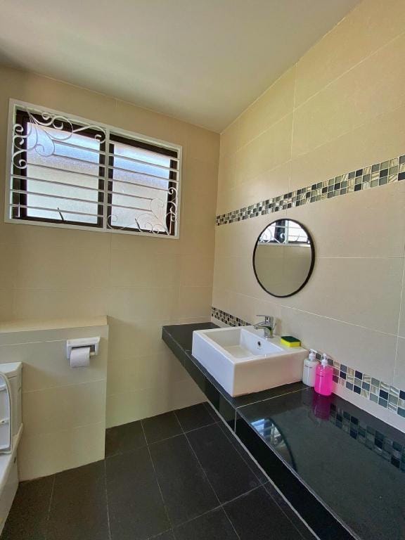 Shah Alam Setia Alam SCCC 3 Storey Semi D 13 Pax Vacation rental in Selangor, Malaysia