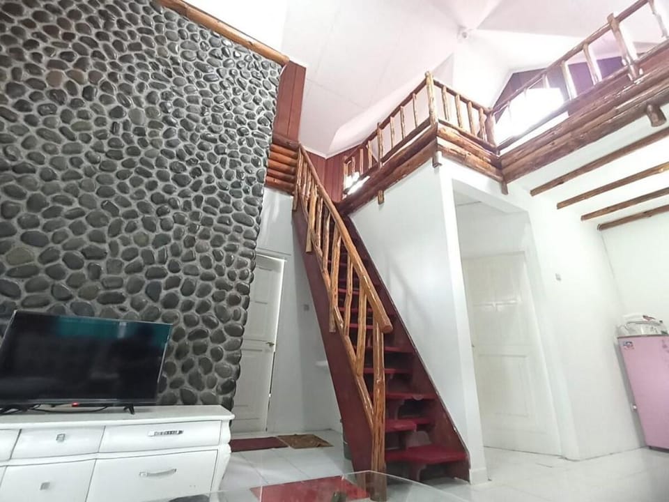 Villa Kota Bunga - Cipanas 2BR 1 Mezzanine Hotel in West Java