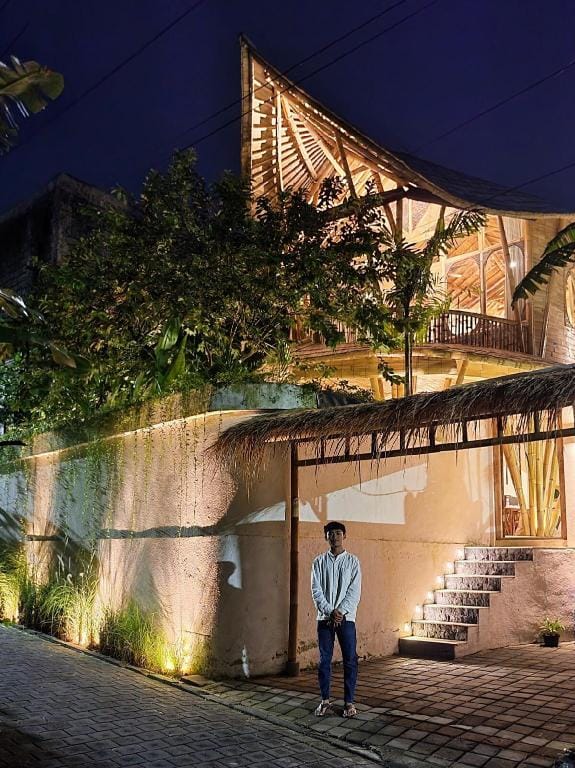 Tropical Bali Bamboo Villa - 7 Minutes from Canggu Villa in North Kuta