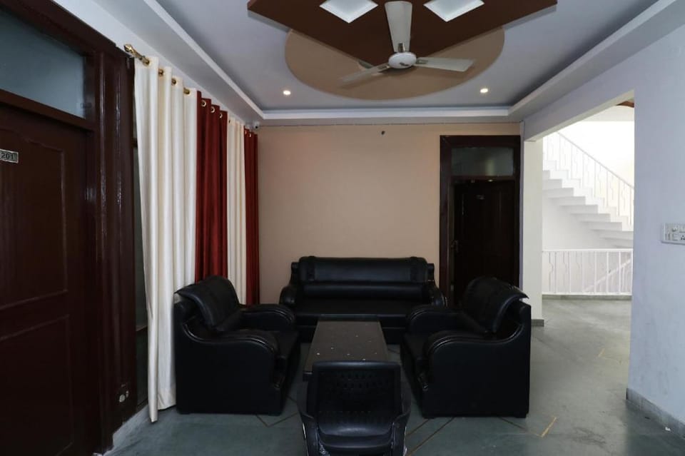 OYO Flagship 81050 Krishna Inn Hotel in Lucknow
