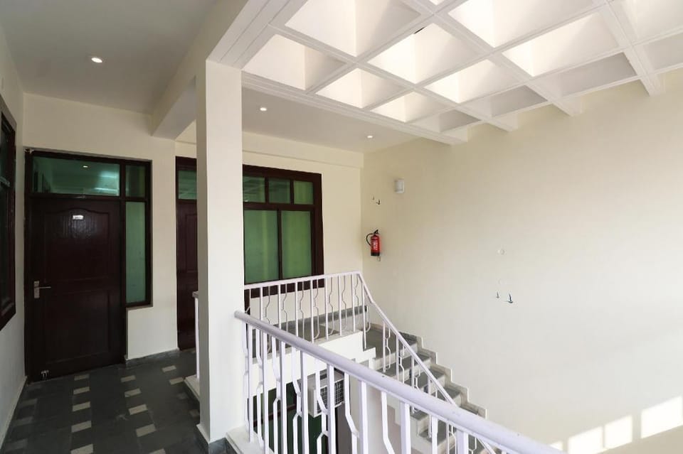 OYO Flagship 81050 Krishna Inn Hotel in Lucknow