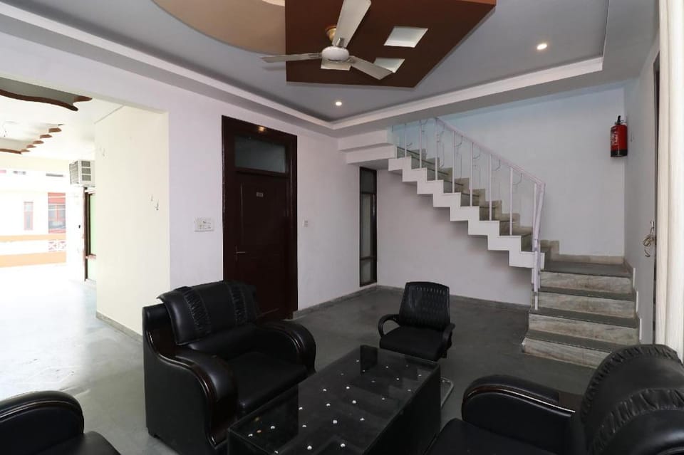OYO Flagship 81050 Krishna Inn Hotel in Lucknow