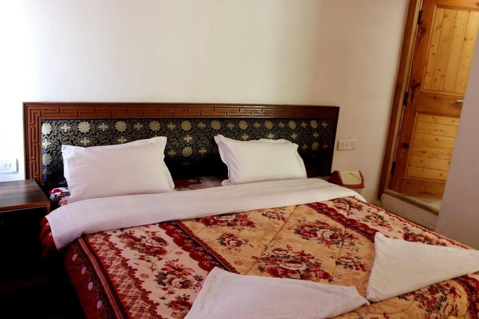 Enjoy the view of shanti stupa. Vacation rental in India