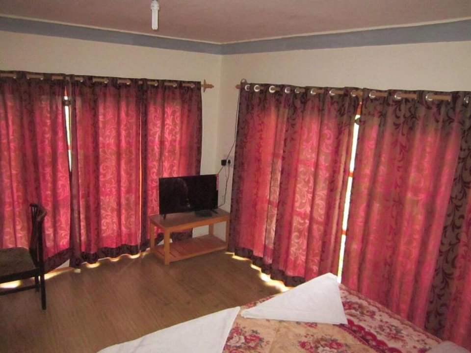 Enjoy the view of shanti stupa. Vacation rental in India