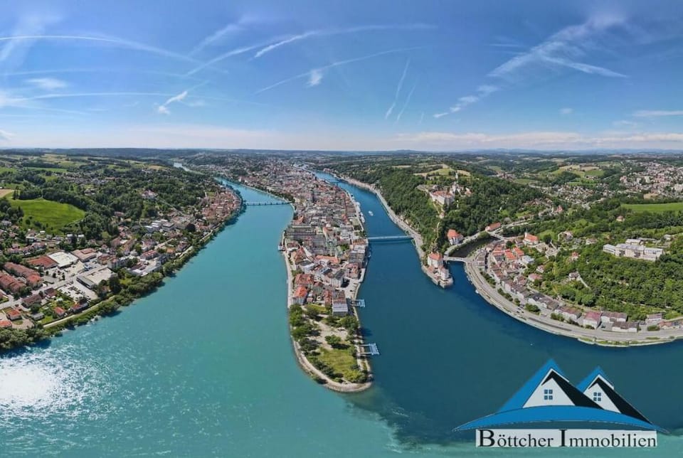 Bayr 400qm LUXUSVILLA. 2500qm uneinsehbarer Garten Villa in South Bohemian Region