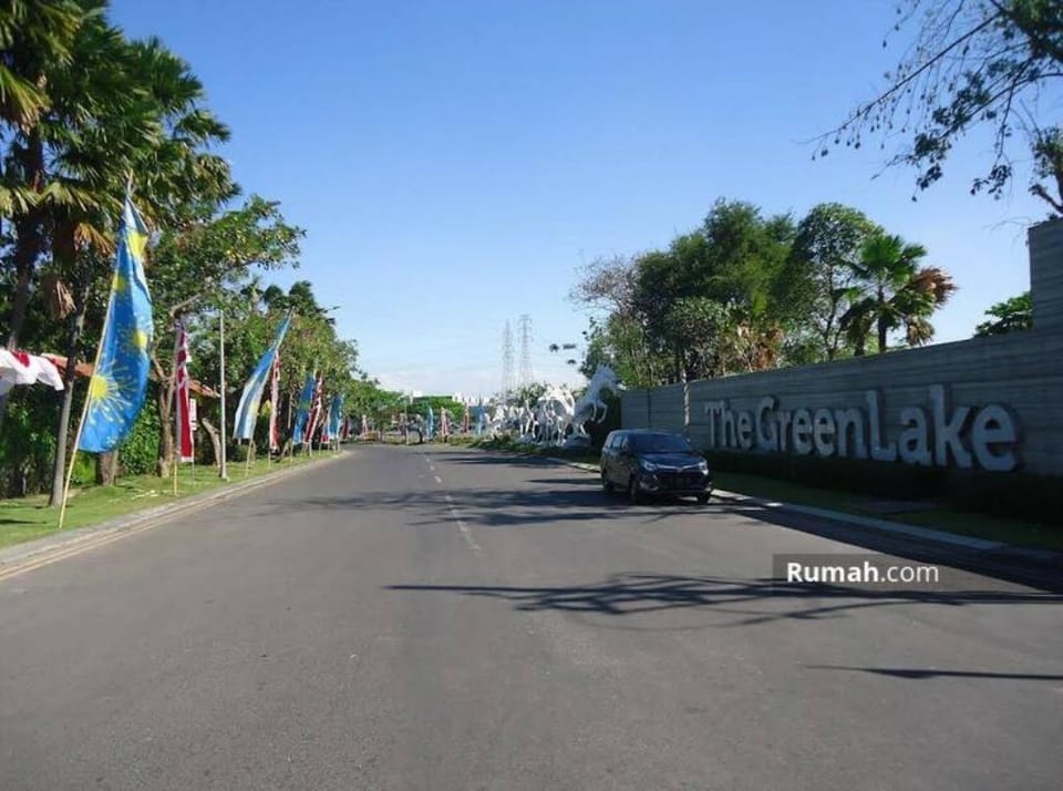 Green Lake Vista 4BR Citraland Vacation rental in Surabaya