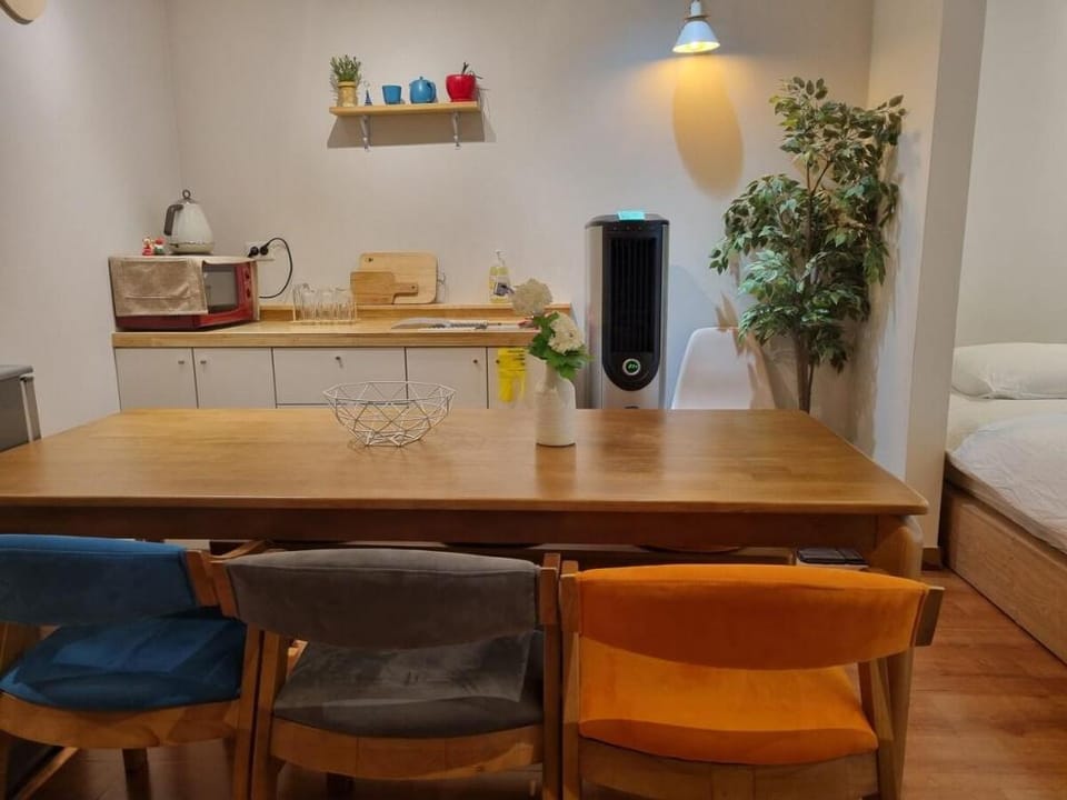 Super location★1 sec from Hongdae SUB&wifi Netflx1 Apartment in Seoul