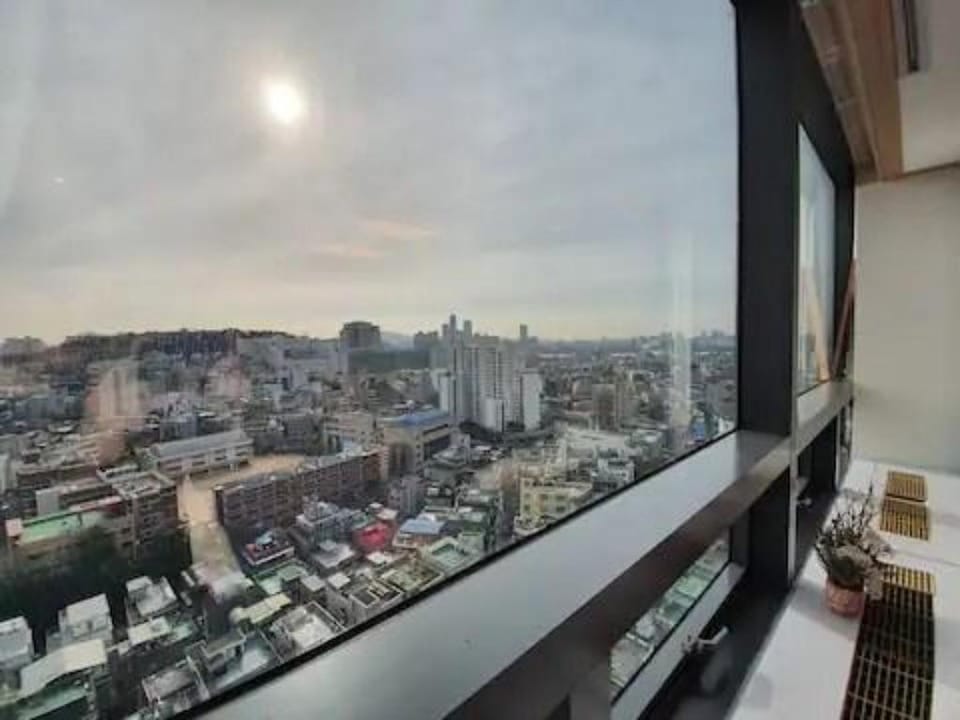super location♬1sec from Hongdae SUB&Netflix,wifib Apartment in Seoul