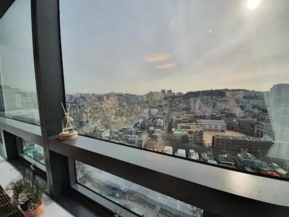 super location♬1sec from Hongdae SUB&Netflix,wifib Apartment in Seoul